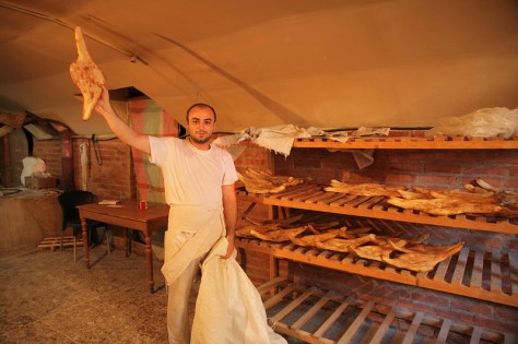 他自己擺的這個英姿！