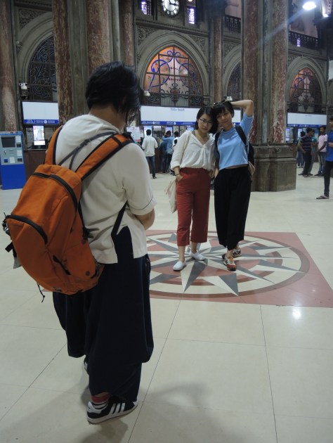 各藝術家為展演作準備