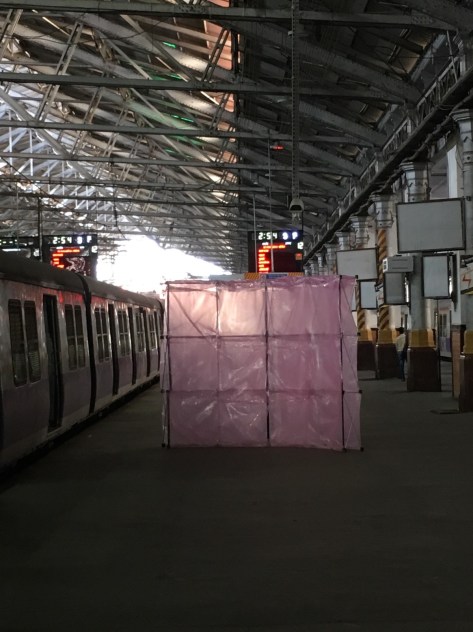 Come Inside《障礙物》