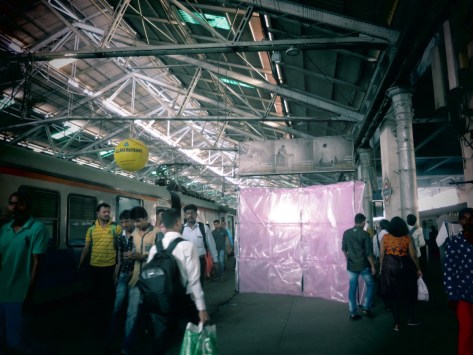 Come Inside《障礙物》